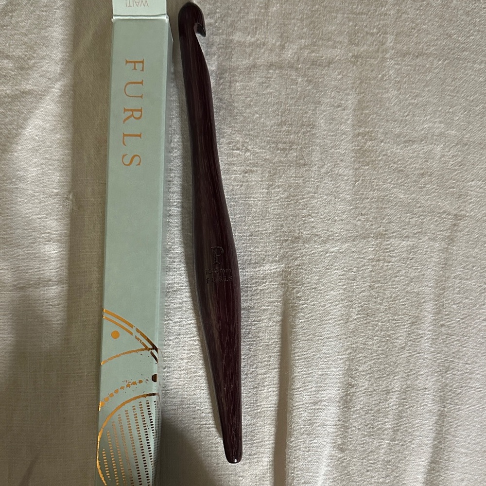 Wooden Crochet Hook - Elegant Brown